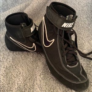 Wrestling shoes
